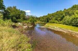 8828 US-412 HWY, Green Forest, AR 72638