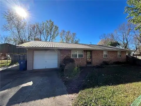 609 Steele CT, Gentry, AR 72734