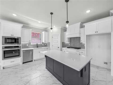 7962 Teton Trail AVE, Springdale, AR 72762