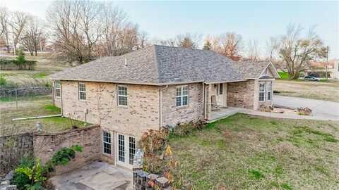 107 N Spring, Cassville, MO 65625