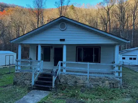 1025 SENG CREEK ROAD, WHITESVILLE, WV 25209