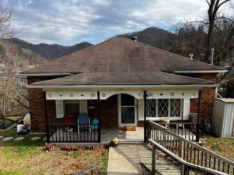 709 CIRCLE DRIVE, MULLENS, WV 25882