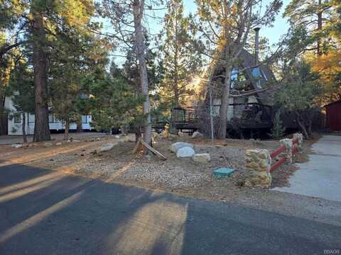 564 Victoria Lane, Sugarloaf, CA 92386