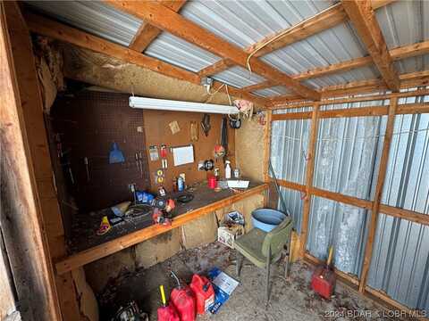 1409 Oak View Dr, Stover, MO 65078