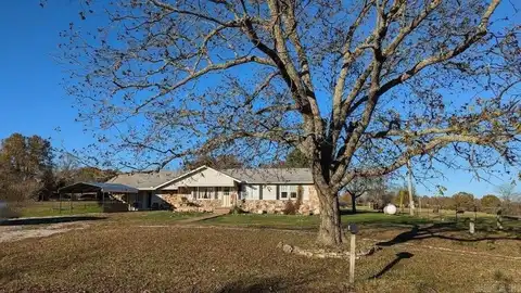 1495 Pickren Hall Road, Viola, AR 72583