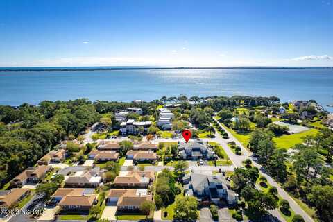 98 Bay Club Circle, Morehead City, NC 28557