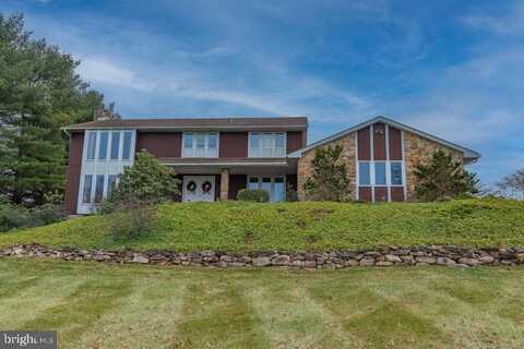 5696 BLUE GRASS TRAIL, COOPERSBURG, PA 18036