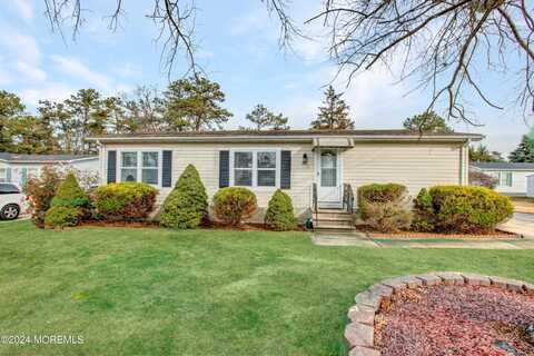 301 Kenwood Court, Whiting, NJ 08759