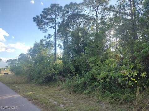 462 Loretta Avenue S, Lehigh Acres, FL 33974
