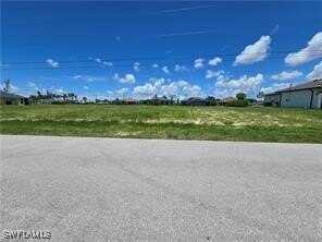 915 SW 28TH Terrace, Cape Coral, FL 33914