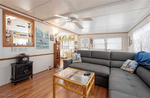 121 Caravan Circle, North Fort Myers, FL 33903