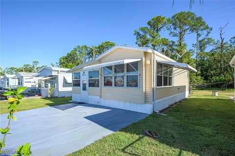 271 Caravan Circle, North Fort Myers, FL 33903