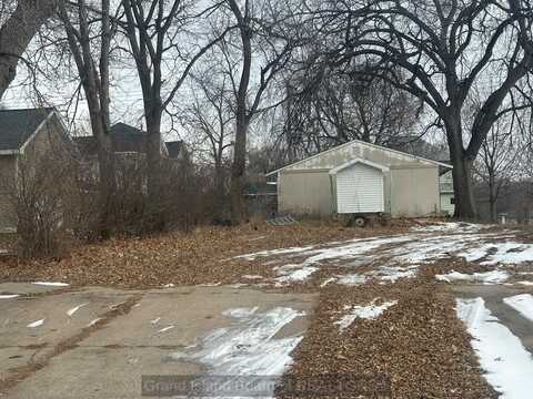 812 15th St, Aurora, NE 68818