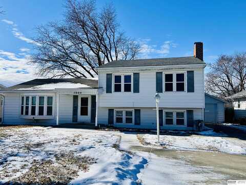 1004 Hillcrest Road, Wayne, NE 68787