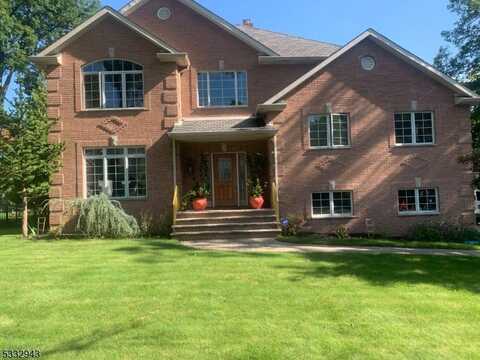 12 Notch Park Rd, Little Falls, NJ 07424