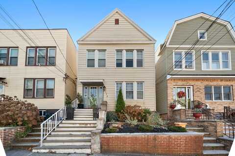 138 WEST 30TH ST, Bayonne, NJ 07002