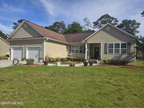 215 Oak Grove Circle, Hubert, NC 28539