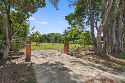 9840 SW 104th St, Miami, FL 33176