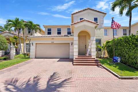 3227 NE 212th St, Aventura, FL 33180