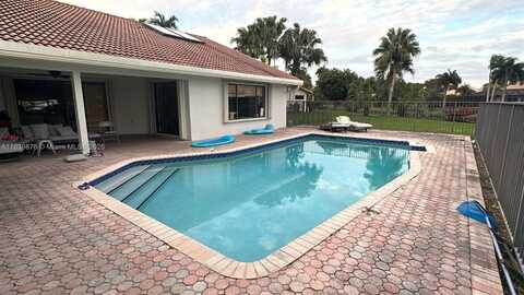 10032 NW 13th Ct, Plantation, FL 33322