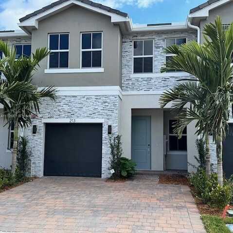 213 SW 170th Ave, Pembroke Pines, FL 33027