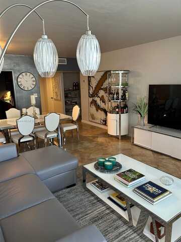 100 Lincoln Rd, Miami Beach, FL 33139