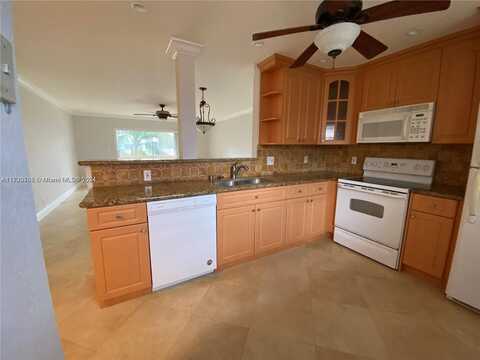 232 NE 12th Ave, Hallandale Beach, FL 33009