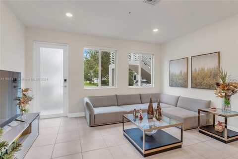 6425 NW 103rd Pl, Doral, FL 33178