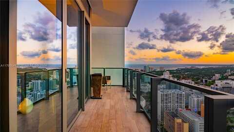 88 SW 7th St, Miami, FL 33130