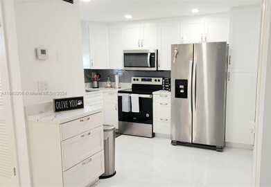 8930 S Hollybrook Blvd, Pembroke Pines, FL 33025