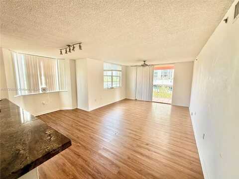 19555 E Country Club Dr, Aventura, FL 33180