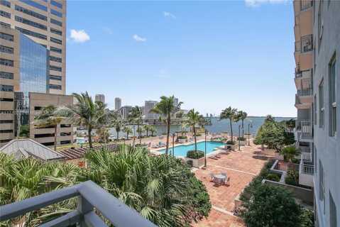 1111 Brickell Bay Dr, Miami, FL 33131