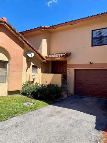 943 SW 113th Ter, Pembroke Pines, FL 33025