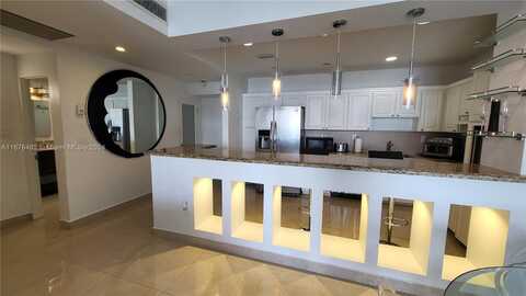 19390 Collins Ave, Sunny Isles Beach, FL 33160