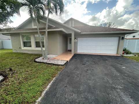 18730 NW 77th Ct, Hialeah, FL 33015