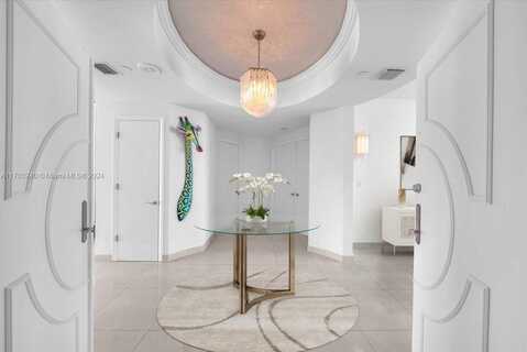 300 S Pointe Dr, Miami Beach, FL 33139