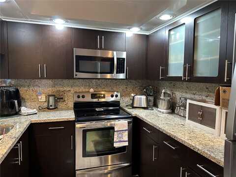 700 SW 128th Ave, Pembroke Pines, FL 33027