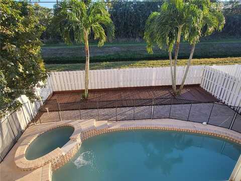 7758 Springfield Lake Dr, Lake Worth, FL 33467