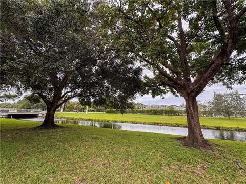 7569 W Sunrise Blvd, Plantation, FL 33313