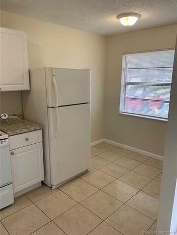 4020 Lakeside Dr, Tamarac, FL 33319
