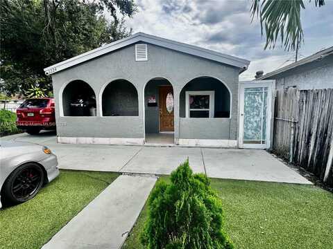 2224 Farragut St, Hollywood, FL 33020