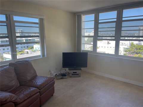 100 Lincoln Rd, Miami Beach, FL 33139