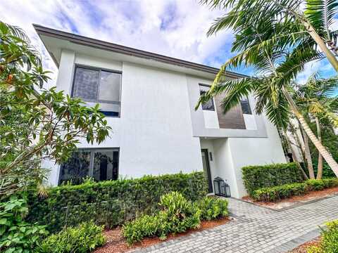 8272 NW 44th Ter, Doral, FL 33166