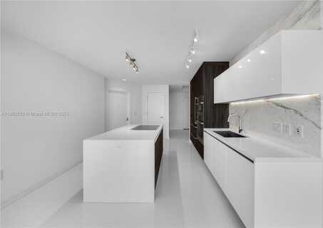 851 NE 1st AVE, Miami, FL 33132