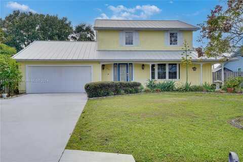 654 SE Crescent Ave, Port Saint Lucie, FL 34984