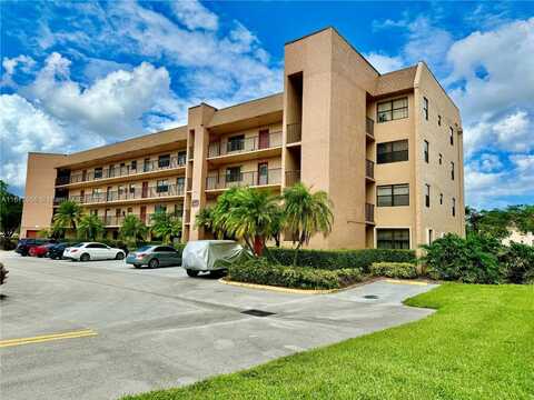 10467 Sunrise Lakes Blvd, Sunrise, FL 33322