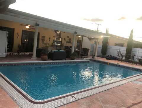 971 W 55th Pl, Hialeah, FL 33012