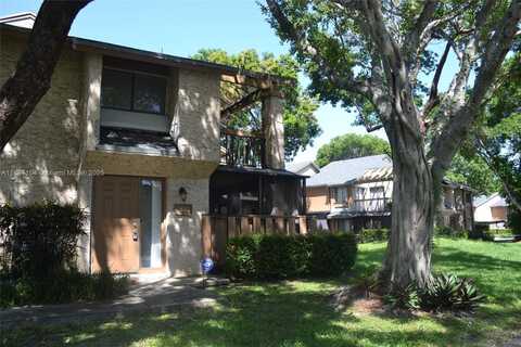 66 Wimbledon Lake Dr, Plantation, FL 33324