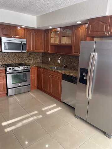 701 SW 128th Ave, Pembroke Pines, FL 33027