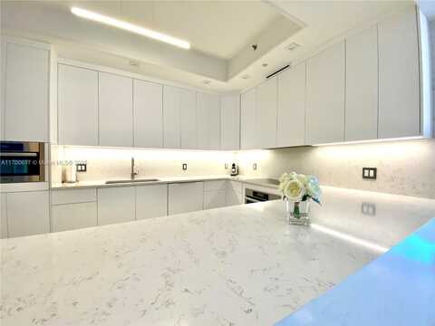 100 S Pointe Dr, Miami Beach, FL 33139